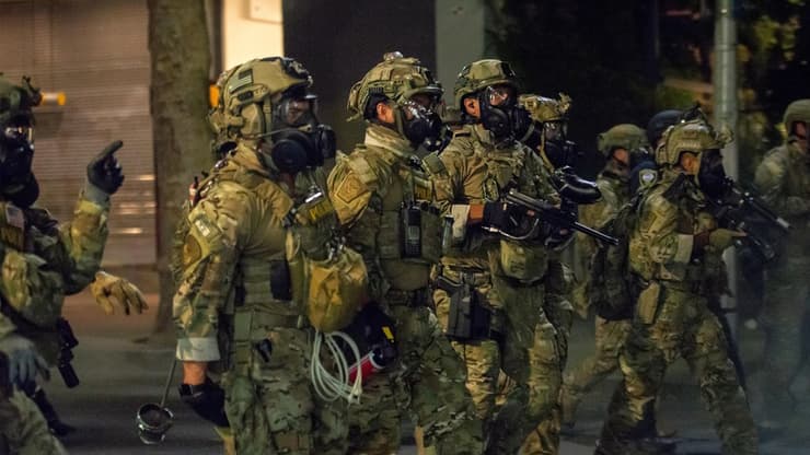 ארה"ב פורטלנד אורגון כוחות סוכנים פדרליים ב הפגנות