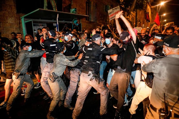 הפגנה הפגנות מול בית רה"מ ב ירושלים בלפור כיכר פריז מרכז העיר משטרה