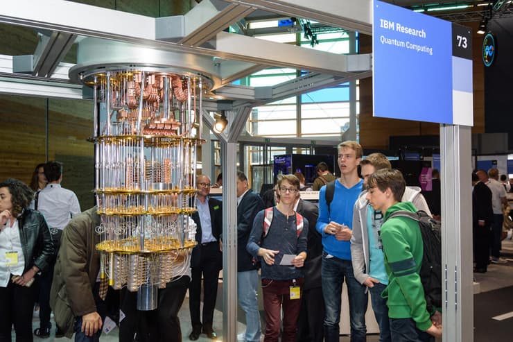 מחשב קוונטי של IBM בתערוכת טכנולוגיות שנערכה בגרמניה