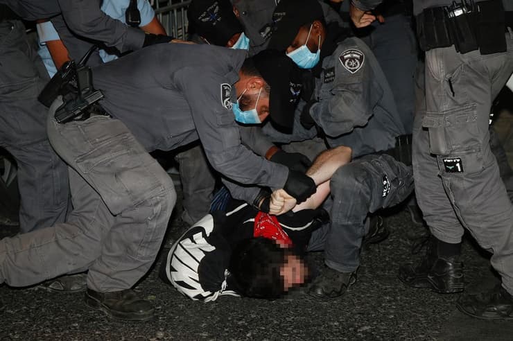 מעצרים בסוף ערב של מחאה המונית בירושלים 