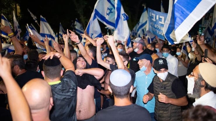 מפגינים התומכים בנתניהו בהפגנה בירושלים