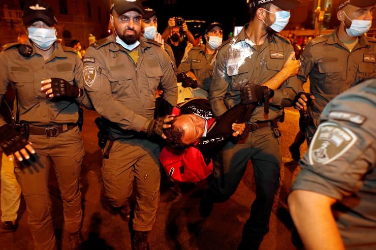 מעצר של מפגין ליד מעון ראש הממשלה בירושלים