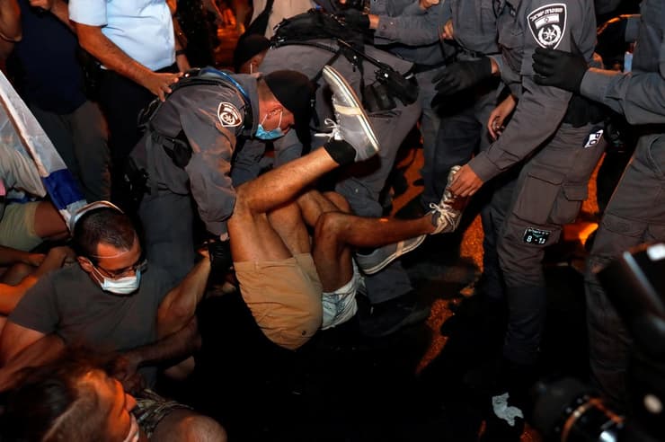 הפגנה נגד בנימין נתניהו ב מעון ראש הממשלה ב ירושלים
