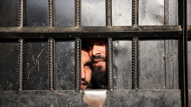 אסירים של ה טליבאן ב כלא ש דאעש התקיף אפגניסטן