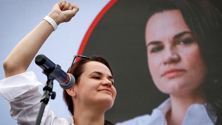 עצרת בחירות של סבטלנה טיחנובסקאיה מועמדת אופוזיציה ב בחירות ב בלארוס