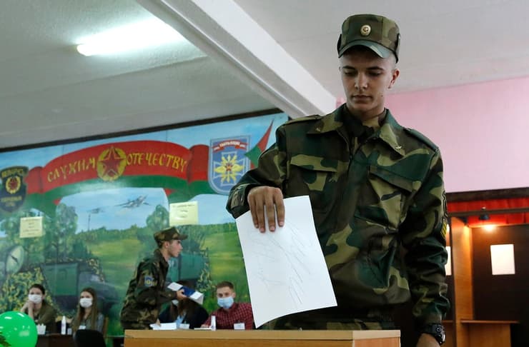 בלארוס מינסק הצבעה מוקדמת לקראת הבחירות  לנשיאות