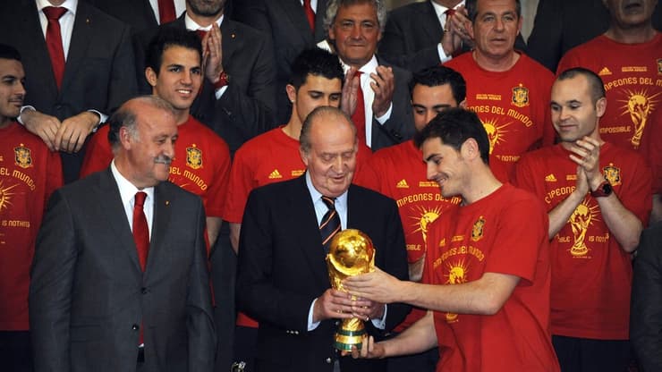 חואן קרלוס מלך ספרד לשעבר עם נבחרת ספרד גמר מונדיאל 2010