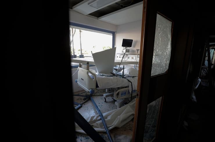 לבנון ביירות פיצוץ אסון ב נמל בית חולים הרוס