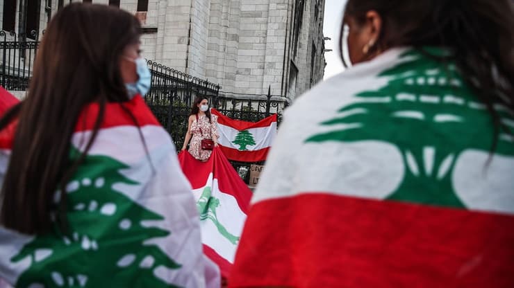 לבנון ביירות פיצוץ אסון נמל הזדהות ב כיכר ב פריז צרפת