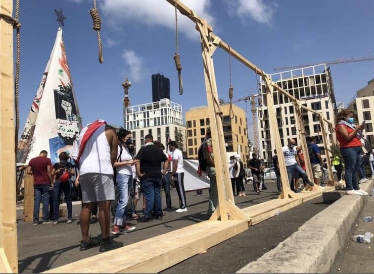 לבנון ביירות אסון פיצוץ נמל מפגינים מחאה נגד המנהיגים חבלי תלייה ב ביירות