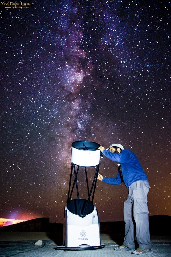 תצפית כוכבים באמצעות טלסקופ