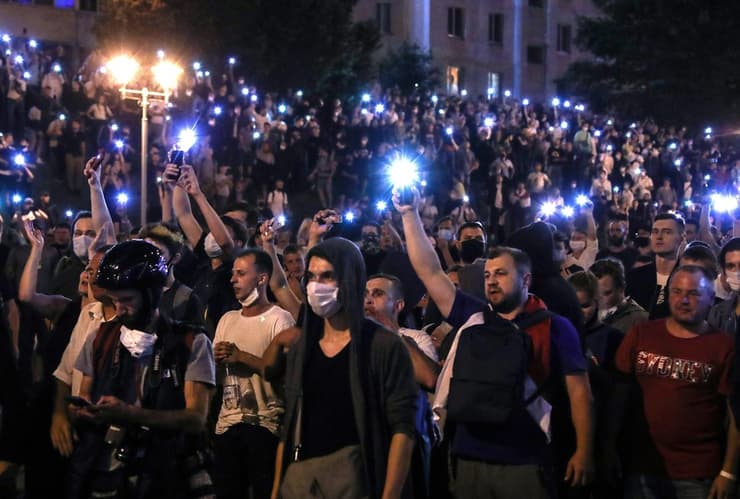 בלארוס מהומות בחירות ל נשיאות עימותים תומכי אופוזיציה מול שוטרים