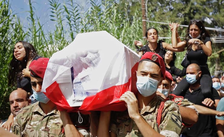 לבנון ביירות אסון פיצוץ הלוויית אחד ההרוגים
