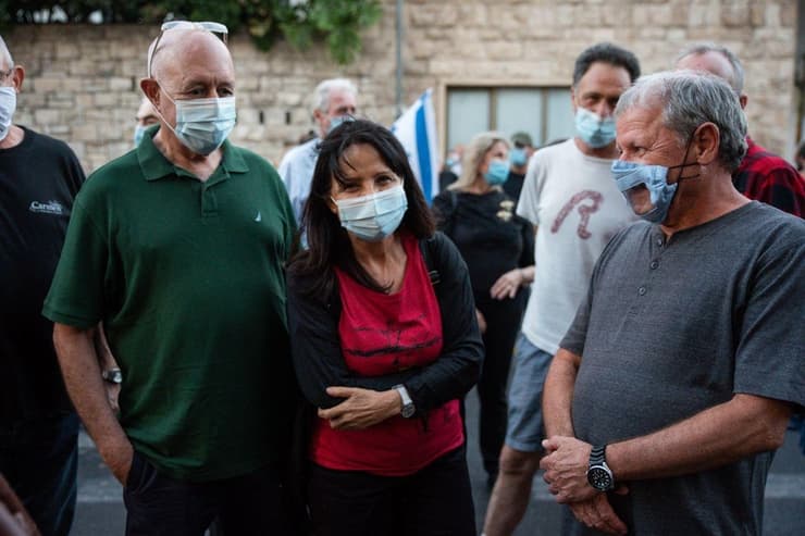 ניצה שאול בהפגנה מול מעון רה"מ בירושלים