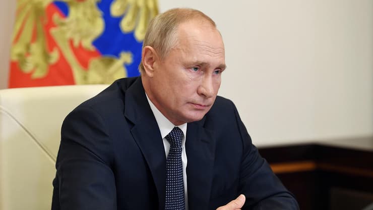 נשיא רוסיה לדימיר פוטין מכריז על ה חיסון ל קורונה