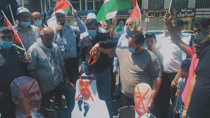 מחאת הפלסטינים נגד הסכם השלום עם איחוד האמירויות בשכם