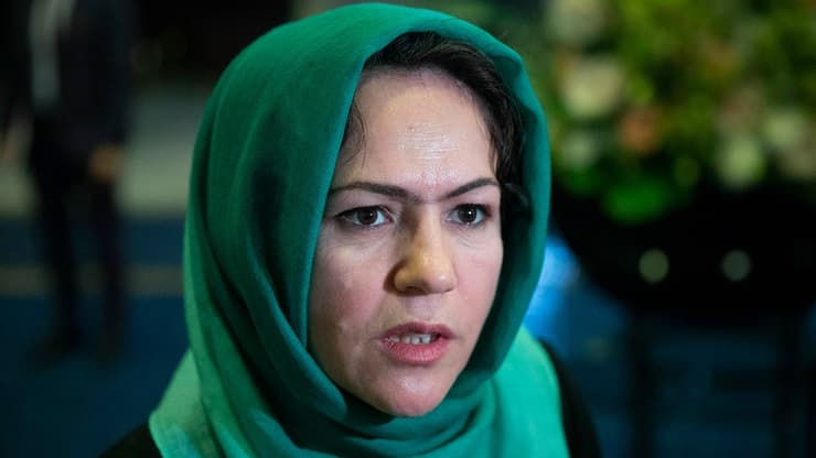 אפגניסטן פאוזיה קופי נציגה בשיחות השלום עם טליבאן שרדה ניסיון התנקשות