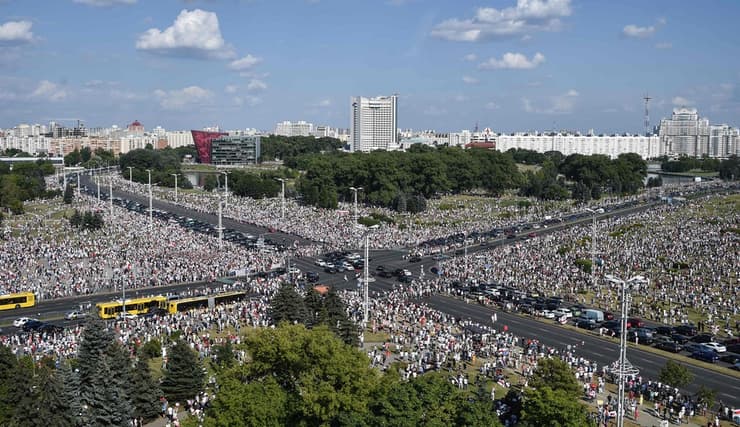 גם היום: רבבות מפגינים נגד השלטון במינסק