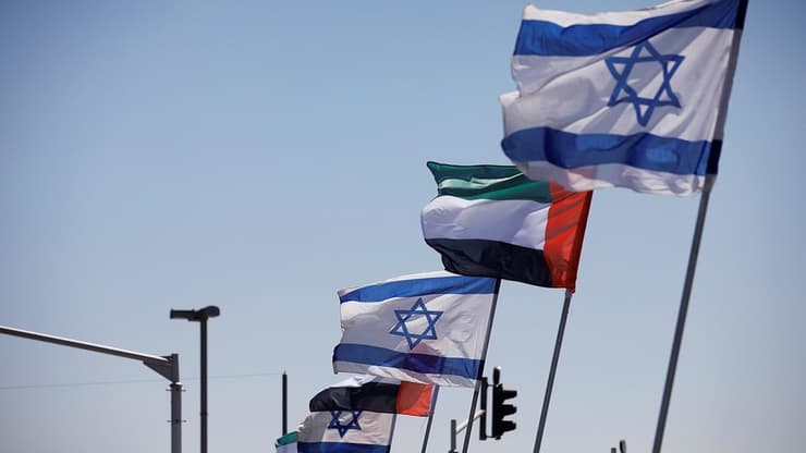 דגלי ישראל ואיחוד האמירויות בנתניה