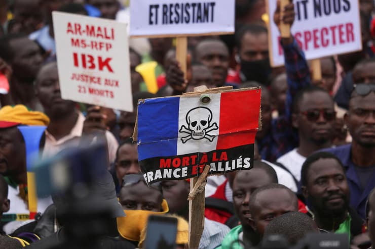 הפגנות מחאה נגד הנשיא ב מאלי חשד ל ניסיון הפיכה