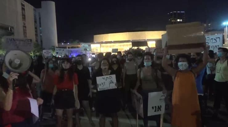 הפגנה בכיכר הבימה בת"א במחאה על האונס הקבוצתי של הנערה בת ה16 באילת