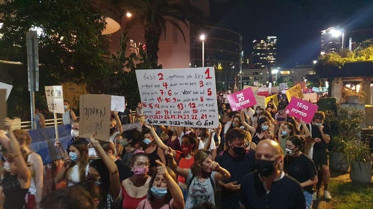 הפגנה בכיכר הבימה בת"א במחאה על האונס הקבוצתי של הנערה בת ה16 באילת