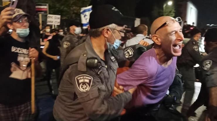 עימותים קשים בין המשטרה למפגינים במהלך המחאה בירושלים