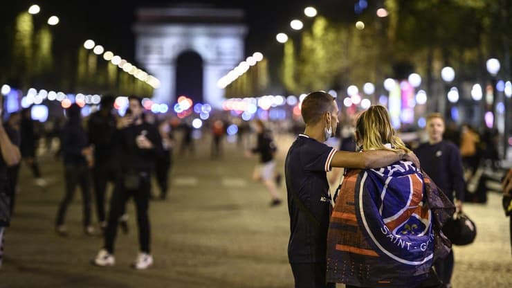אוהדים מאוכזבים המהומות בפריז