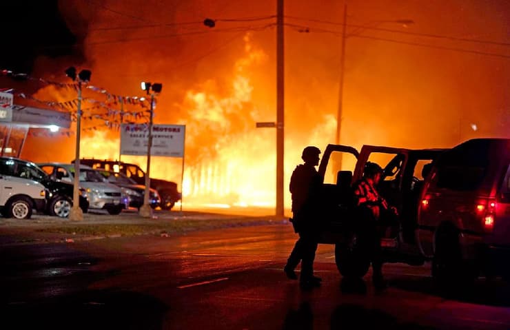 ארה"ב וויסקונסין מהומות אחרי ירי ב צעיר שחור ג'ייקוב בלייק