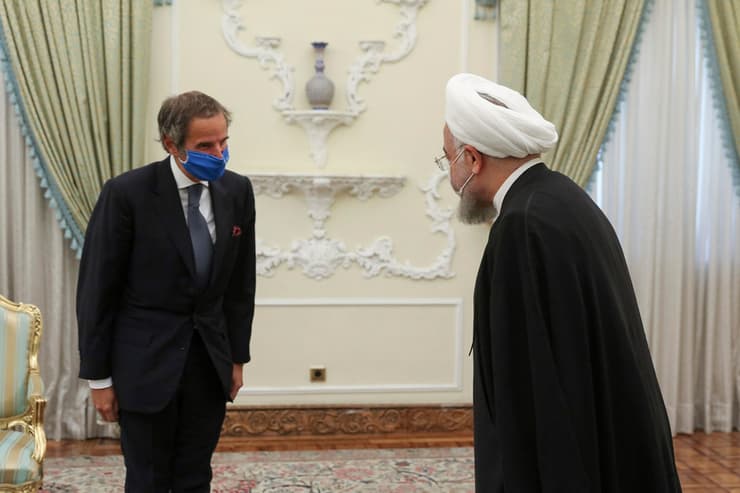 נשיא איראן חסן רוחאני עם ראש הסוכנות הבינלאומית לאנרגיה אטומית סבא"א רפאל גרוסי