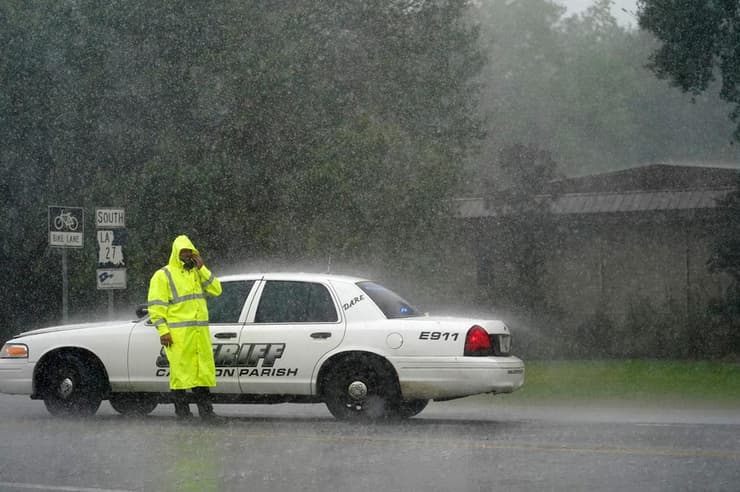 גשמים עזים ב לייק צ'ארלס לואיזיאנה הוריקן לורה סופה ארה"ב