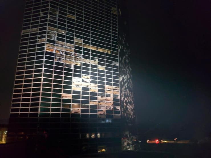 ארה"ב סופה הוריקן לורה בניין ש נפגע בלילה לייק צ'רלס לואיזיאנה