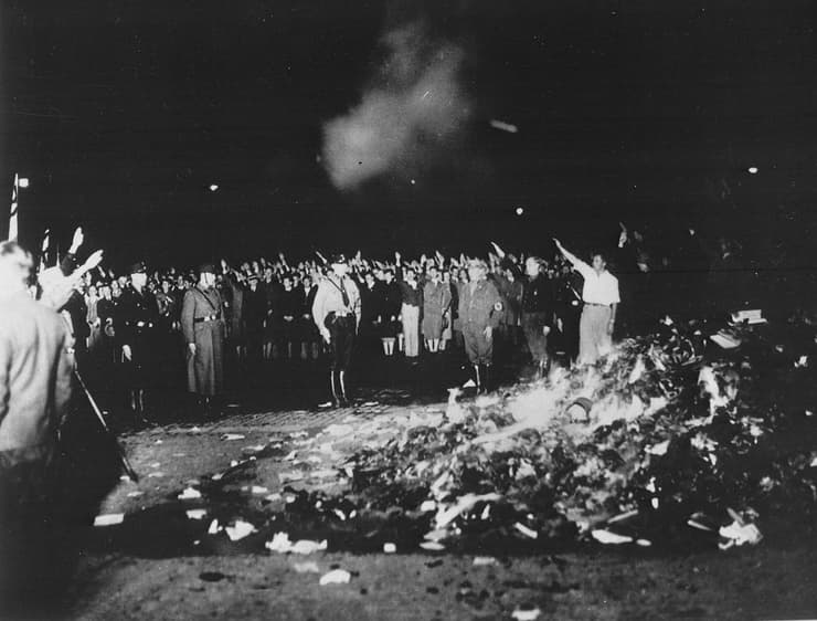 שריפת הספרים בכיכר בבל 10 במאי 1933