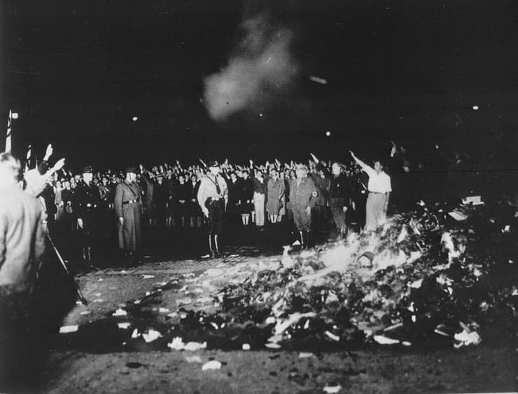שריפת הספרים בכיכר בבל 10 במאי 1933