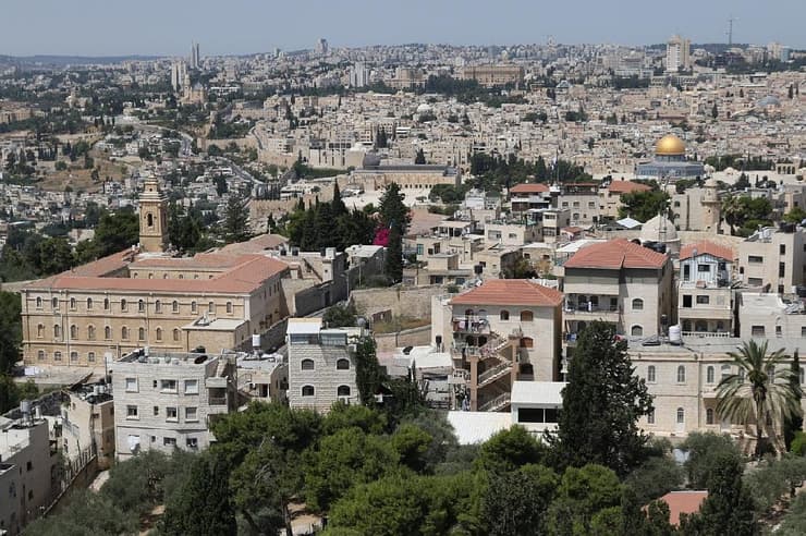 נוף מערבה אל העיר העתיקה ממגדל המנזר - הנקודה הגבוהה בירושלים