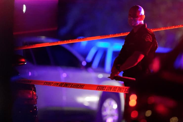 ירי יריות משטרה שוטרים ירו למוות חשוד פעיל שמאל ש הרג רצח פעיל ימני תומך דונלד טראמפ הפגנה פורטלנד  ארצות הברית