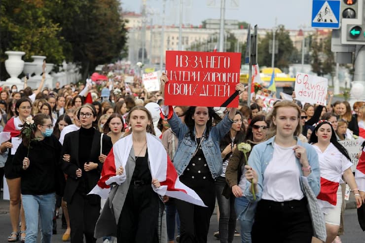 מינסק בלארוס הפגנה הפגנת נשים נגד הנשיא אלכסנדר לוקשנקו