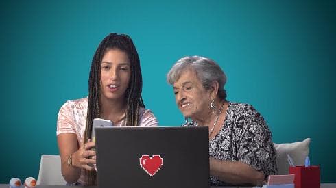  עדאל וסבתא סאלי - מתחברות בפייסבוק