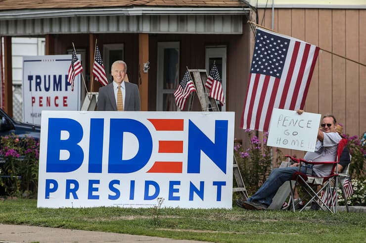 ארה"ב בחירות 2020 פנסילבניה תומכים ב ג'ו ביידן שלט נגד מייק פנס