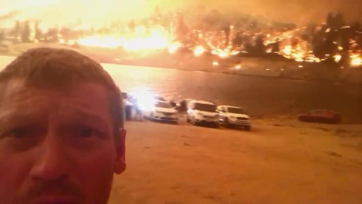 מטייל שנלכד בין להבות ב אזור פרנזו שריפה שריפת יער קליפורניה ארה"ב