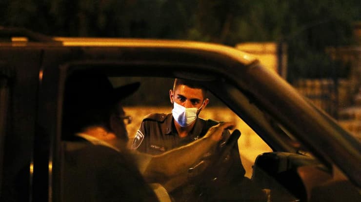 בודקים נהגים בירושלים. 3,000 שוטרים אוכפים, מאות חיילים מתגברים