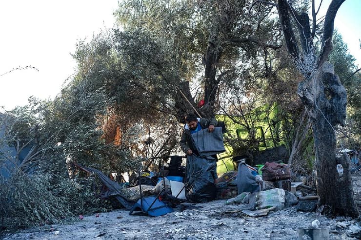 שריפה מחנה פליטים מוריה מבקשי מקלט לסבוס יוון