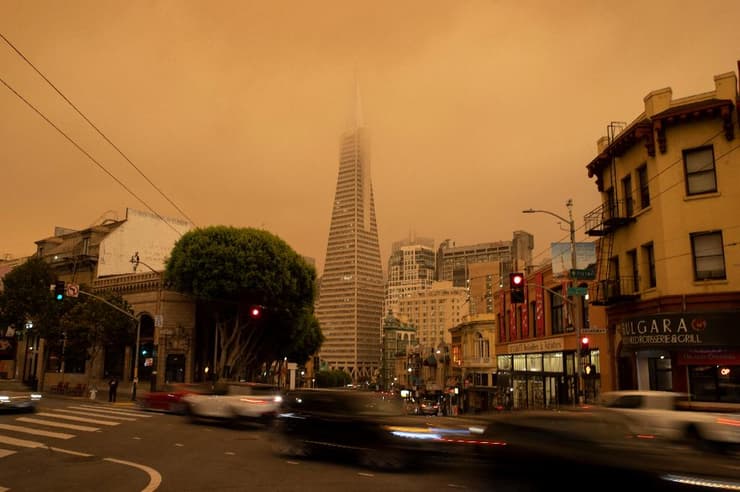 שמיים כתומים ב סן פרנסיסקו קליפורניה ארה"ב עקב עשן ה שריפה שריפות