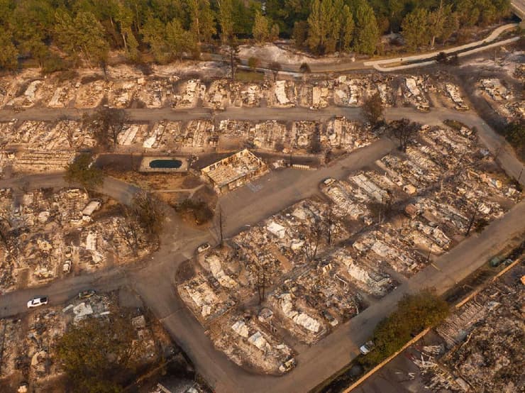 נזק שריפה ב עיירה פיניקס אורגון ארה"ב