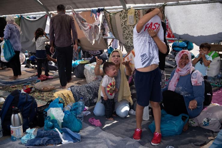 יוון גז מדמיע נגד מהגרים פליטים מבקשי מקלט מהגרים ב אי לסבוס מחנה מוריה