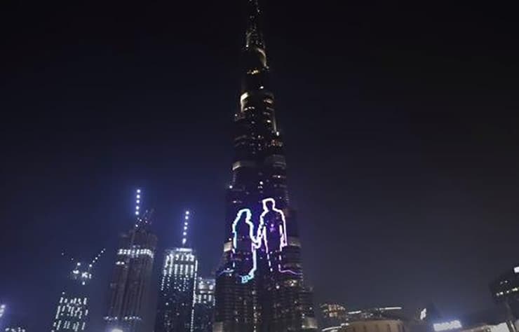 דובאי חשיפת מין העובר על המגדל הגבוה בעולם בורג' חליפה