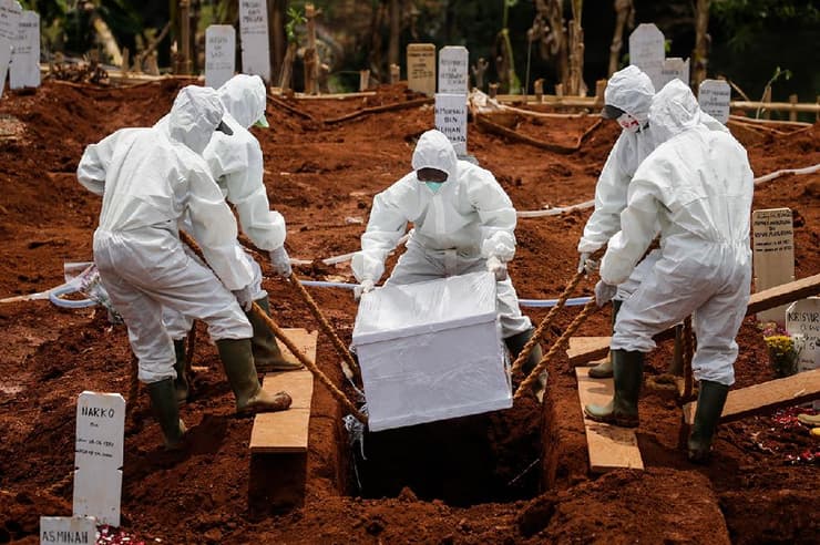 אינדונזיה הלוויה בית עלמין בית קברות נגיף קורונה