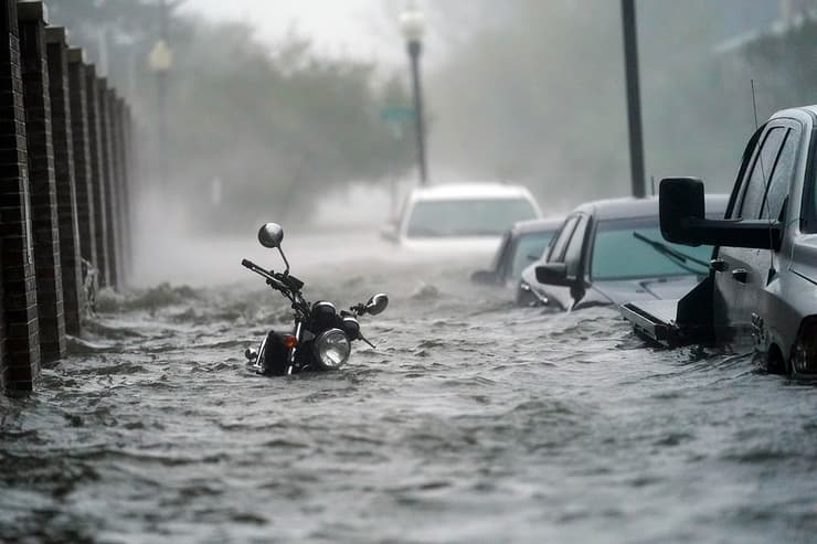 הצפה ב פנסקולה פלורידה סופה הוריקן סאלי ארה"ב