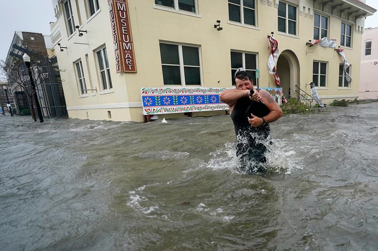 הצפה ב פנסקולה פלורידה סופה הוריקן סאלי ארה"ב