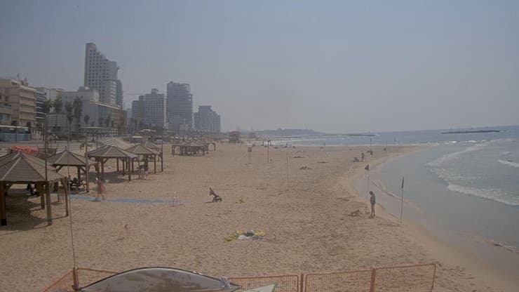 חוף פרישמן בתל אביב ריק